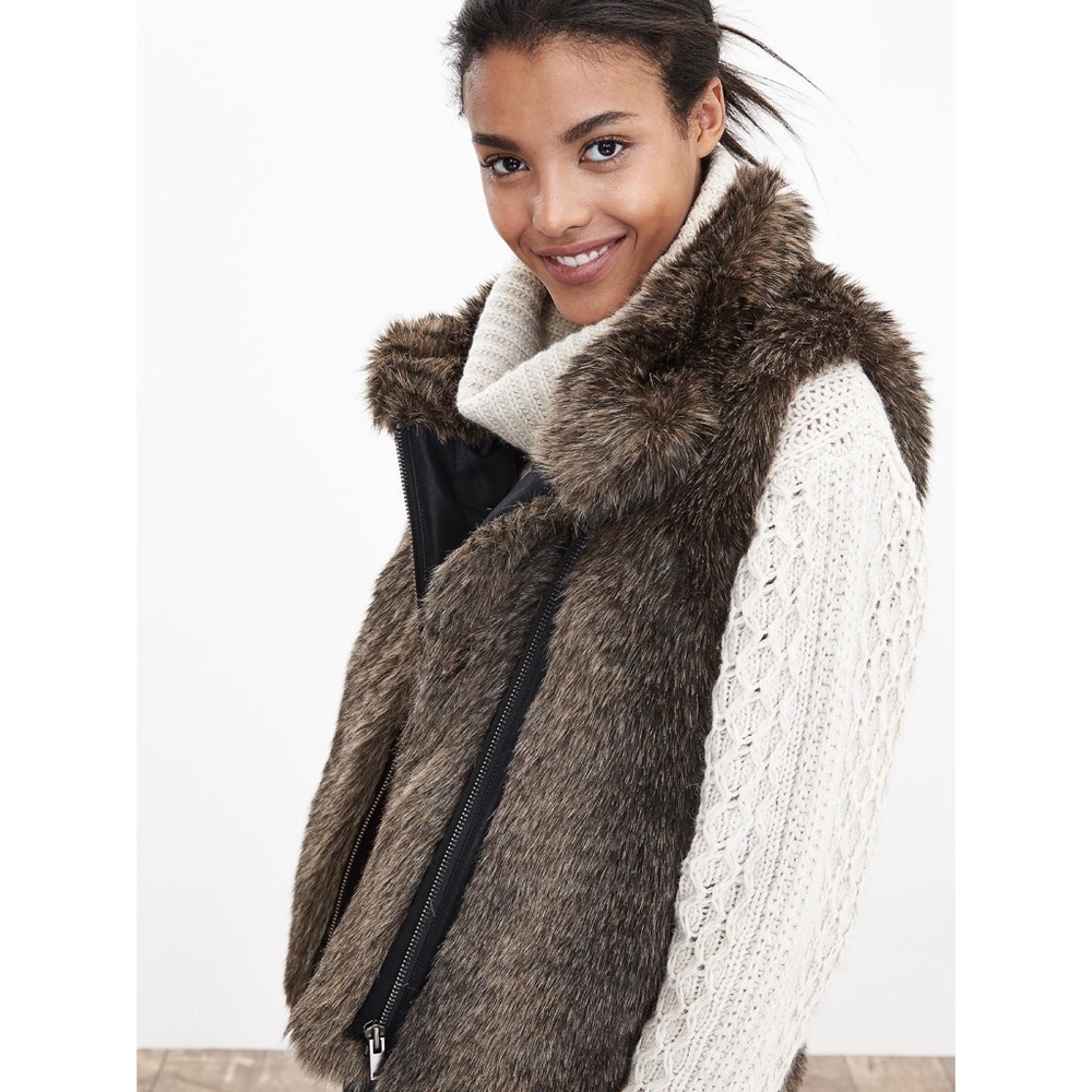 BANANA REPUBLIC // faux fur vest